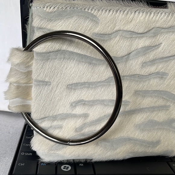DeGroot Soirée Wrist In Hair On The Hide Metal Ring handle Fully Lined Clutch - Picture 2 of 11